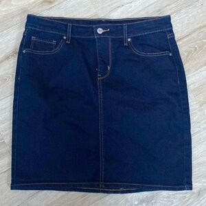Levi's denim skirt size 29